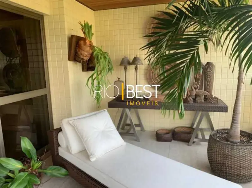 Apartamento com 4 quartos à venda e para alugar, 230m2 em Rio De Janeiro - RJ - imagem 2 Foto 2 de Apartamento com 4 quartos à venda e para alugar, 230m2 em Rio De Janeiro - RJ