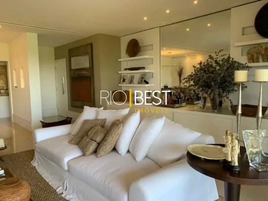 Apartamento com 4 quartos à venda e para alugar, 230m2 em Rio De Janeiro - RJ - imagem 5 Foto 5 de Apartamento com 4 quartos à venda e para alugar, 230m2 em Rio De Janeiro - RJ