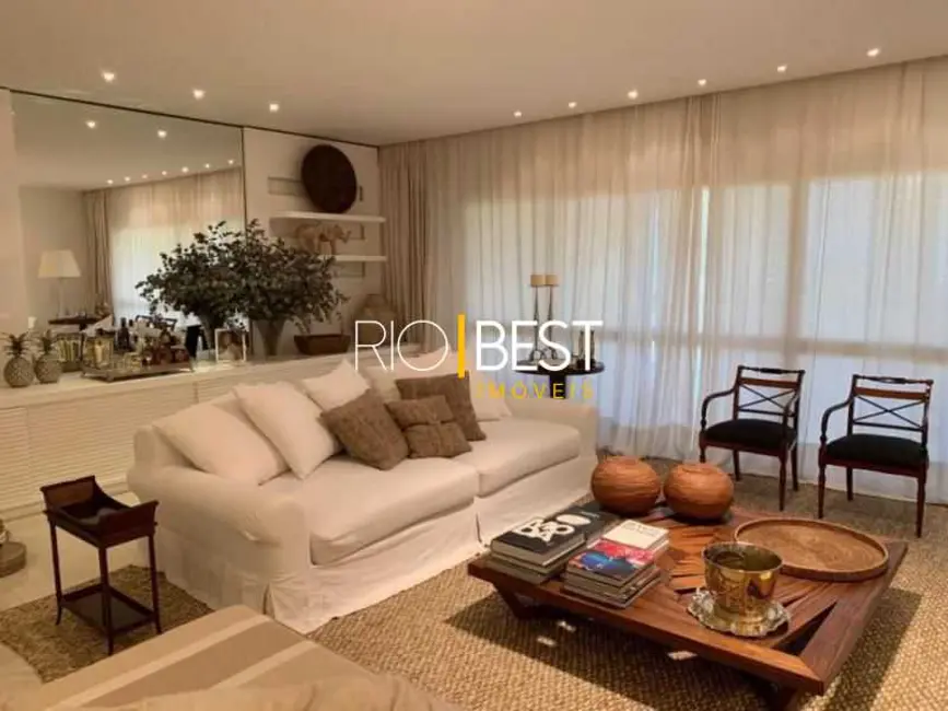 Apartamento com 4 quartos à venda e para alugar, 230m2 em Rio De Janeiro - RJ - imagem 4 Foto 4 de Apartamento com 4 quartos à venda e para alugar, 230m2 em Rio De Janeiro - RJ
