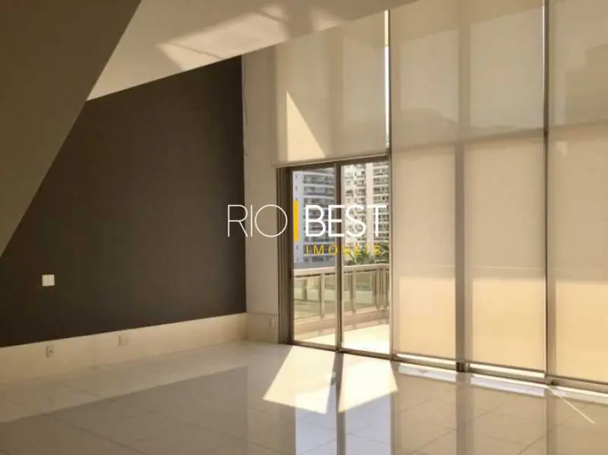 Foto 2 de Apartamento com 4 quartos para alugar, 230m2 em Rio De Janeiro - RJ