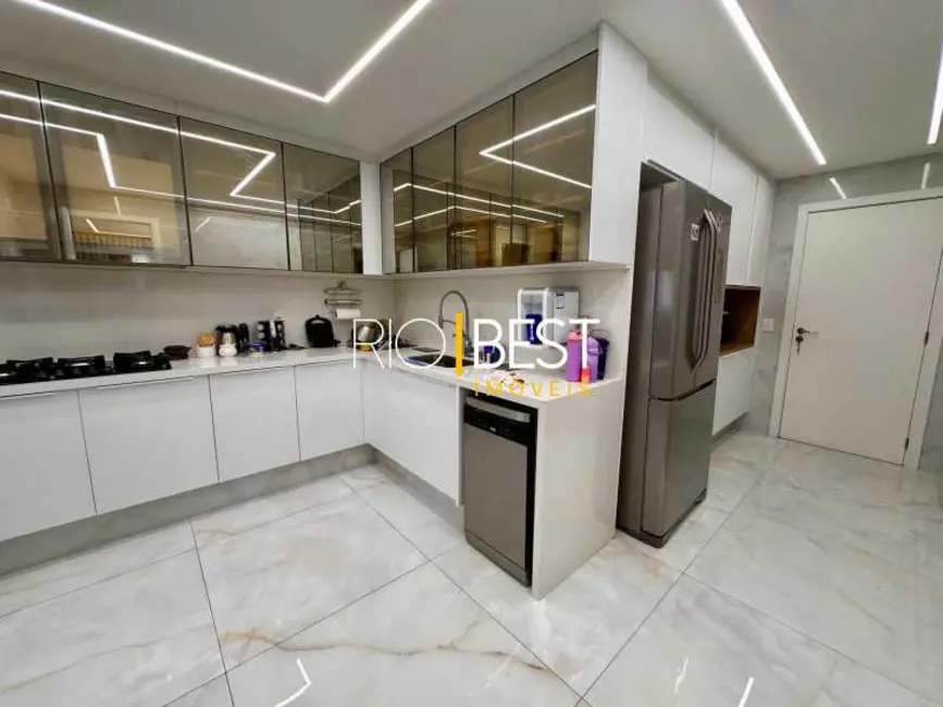 Apartamento com 4 quartos à venda, 192m2 em Rio De Janeiro - RJ - imagem 8 Foto 8 de Apartamento com 4 quartos à venda, 192m2 em Rio De Janeiro - RJ