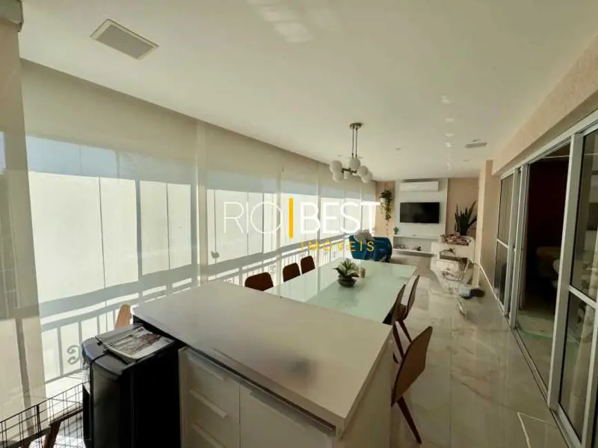 Apartamento com 4 quartos à venda, 192m2 em Rio De Janeiro - RJ - imagem 5 Foto 5 de Apartamento com 4 quartos à venda, 192m2 em Rio De Janeiro - RJ