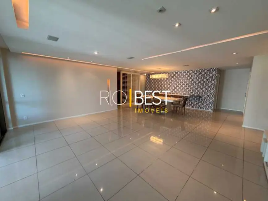 Apartamento com 4 quartos para alugar, 230m2 em Rio De Janeiro - RJ - imagem 4 Foto 4 de Apartamento com 4 quartos para alugar, 230m2 em Rio De Janeiro - RJ