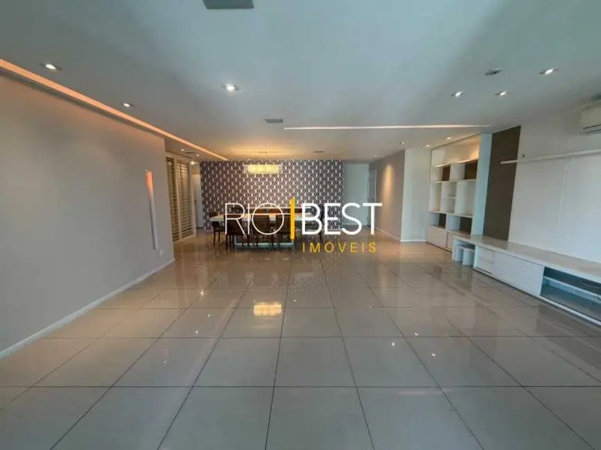 Apartamento com 4 quartos para alugar, 230m2 em Rio De Janeiro - RJ - imagem 3 Foto 3 de Apartamento com 4 quartos para alugar, 230m2 em Rio De Janeiro - RJ