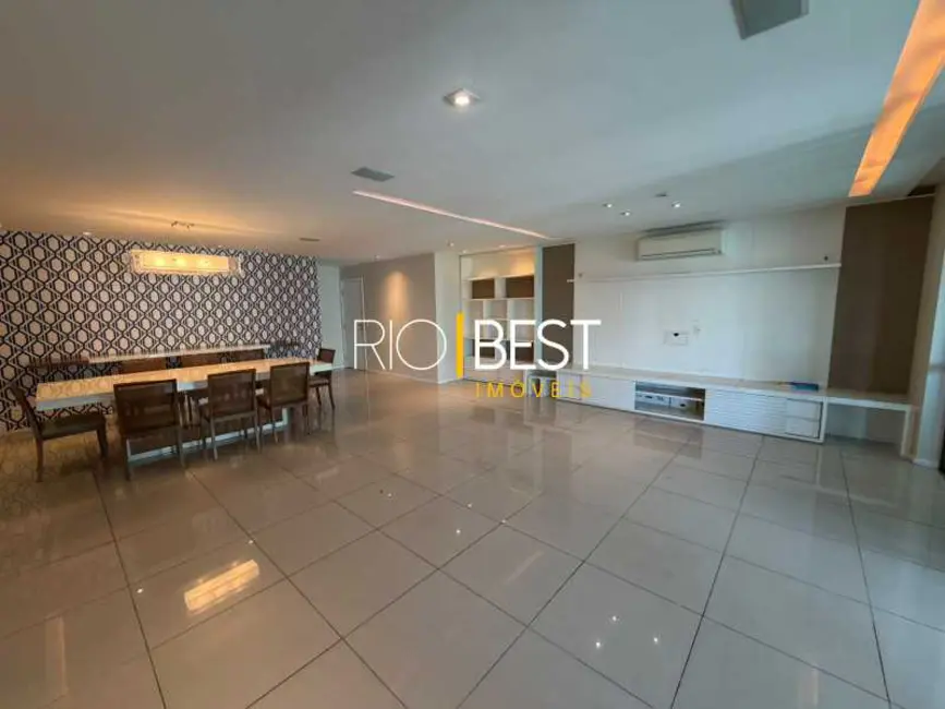 Apartamento com 4 quartos para alugar, 230m2 em Rio De Janeiro - RJ - imagem 2 Foto 2 de Apartamento com 4 quartos para alugar, 230m2 em Rio De Janeiro - RJ