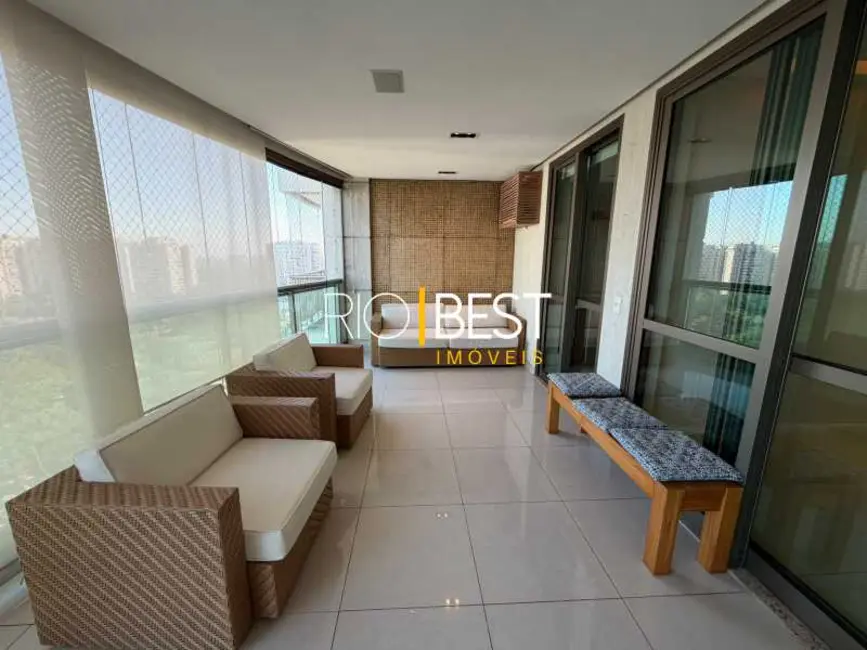 Apartamento com 4 quartos para alugar, 230m2 em Rio De Janeiro - RJ - imagem 5 Foto 5 de Apartamento com 4 quartos para alugar, 230m2 em Rio De Janeiro - RJ