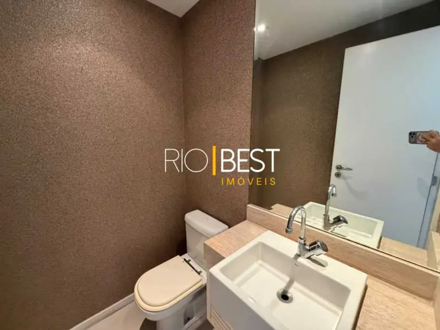 Apartamento com 4 quartos para alugar, 230m2 em Rio De Janeiro - RJ - imagem 9 Foto 9 de Apartamento com 4 quartos para alugar, 230m2 em Rio De Janeiro - RJ