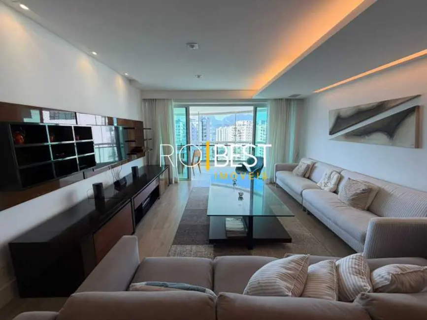 Apartamento com 4 quartos para alugar, 155m2 em Rio De Janeiro - RJ - imagem 3 Foto 3 de Apartamento com 4 quartos para alugar, 155m2 em Rio De Janeiro - RJ