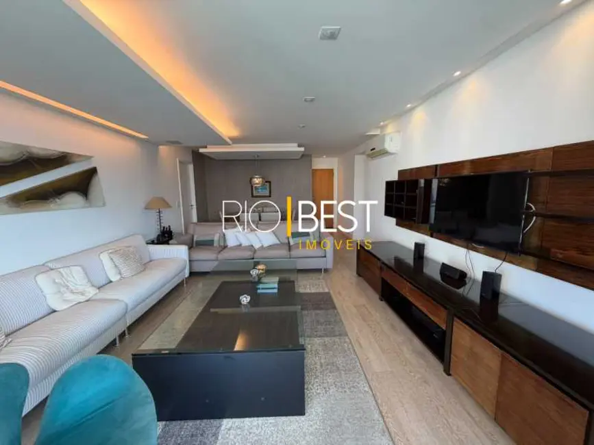 Apartamento com 4 quartos para alugar, 155m2 em Rio De Janeiro - RJ - imagem 4 Foto 4 de Apartamento com 4 quartos para alugar, 155m2 em Rio De Janeiro - RJ