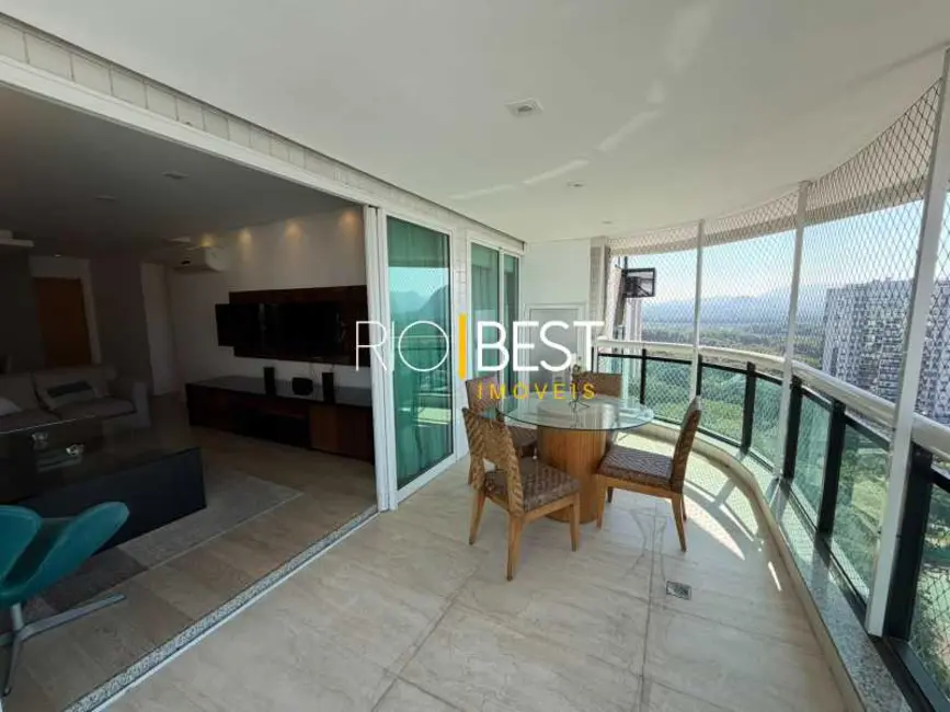 Apartamento com 4 quartos para alugar, 155m2 em Rio De Janeiro - RJ - imagem 1 Foto 1 de Apartamento com 4 quartos para alugar, 155m2 em Rio De Janeiro - RJ