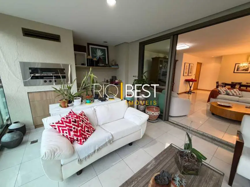 Apartamento com 4 quartos à venda, 180m2 em Rio De Janeiro - RJ - imagem 2 Foto 2 de Apartamento com 4 quartos à venda, 180m2 em Rio De Janeiro - RJ