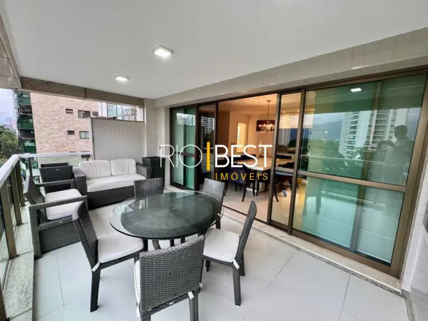 Apartamento com 3 quartos à venda, 140m2 em Rio De Janeiro - RJ - imagem 9 Foto 9 de Apartamento com 3 quartos à venda, 140m2 em Rio De Janeiro - RJ