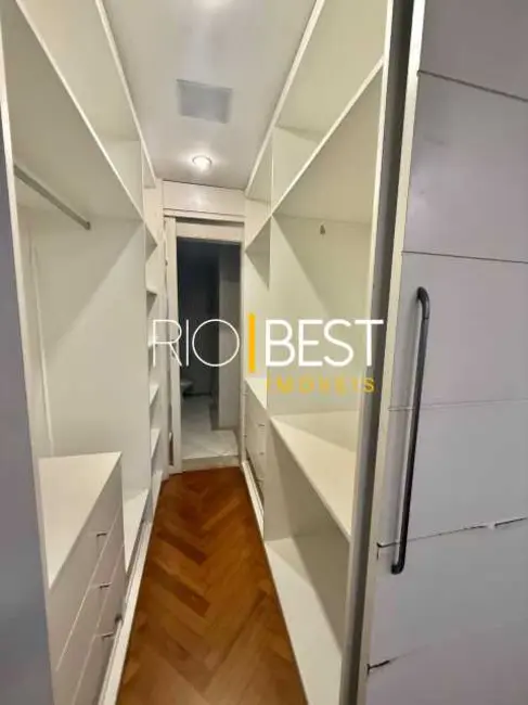 Apartamento com 4 quartos à venda e para alugar, 227m2 em Rio De Janeiro - RJ - imagem 3 Foto 3 de Apartamento com 4 quartos à venda e para alugar, 227m2 em Rio De Janeiro - RJ