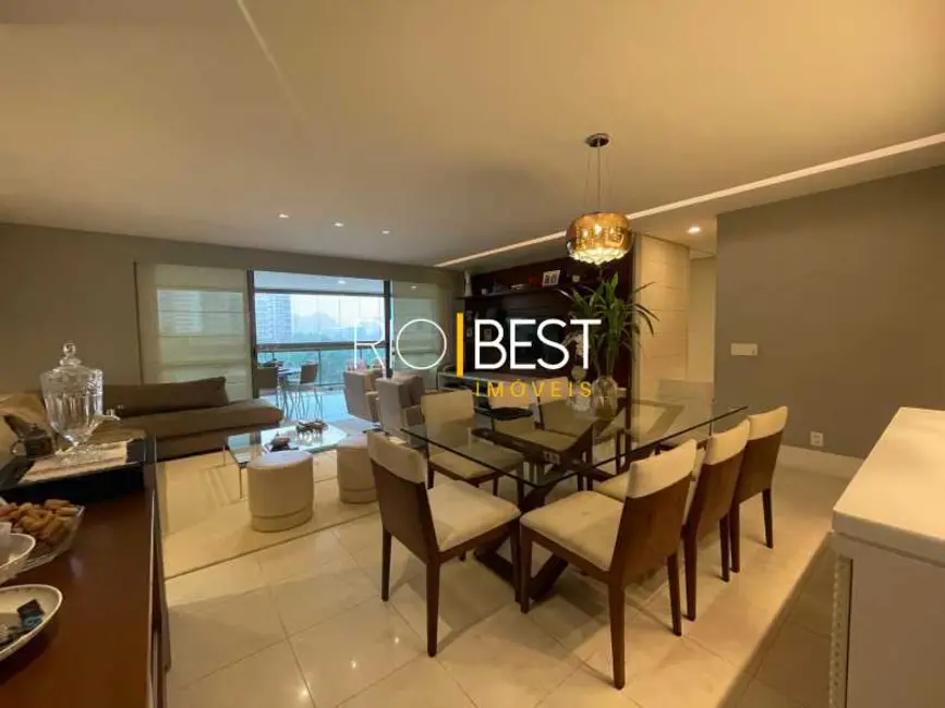 Foto 1 de Apartamento com 4 quartos para alugar, 180m2 em Rio De Janeiro - RJ