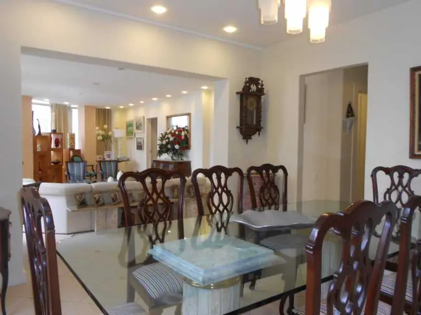 Apartamento com 4 quartos à venda e para alugar, 247m2 em Rio De Janeiro - RJ - imagem 2 Foto 2 de Apartamento com 4 quartos à venda e para alugar, 247m2 em Rio De Janeiro - RJ