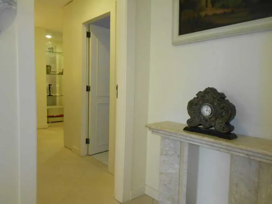 Apartamento com 4 quartos à venda e para alugar, 247m2 em Rio De Janeiro - RJ - imagem 5 Foto 5 de Apartamento com 4 quartos à venda e para alugar, 247m2 em Rio De Janeiro - RJ