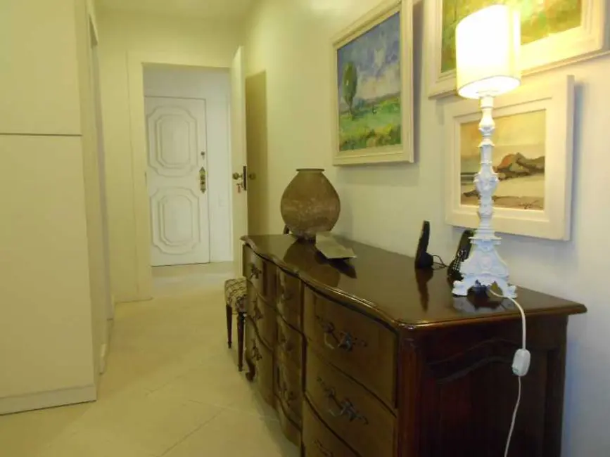 Apartamento com 4 quartos à venda e para alugar, 247m2 em Rio De Janeiro - RJ - imagem 6 Foto 6 de Apartamento com 4 quartos à venda e para alugar, 247m2 em Rio De Janeiro - RJ