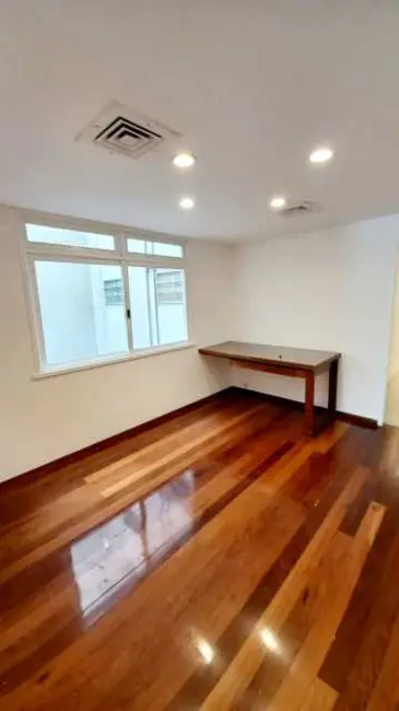 Apartamento com 4 quartos à venda e para alugar, 300m2 em Rio De Janeiro - RJ - imagem 8 Foto 8 de Apartamento com 4 quartos à venda e para alugar, 300m2 em Rio De Janeiro - RJ