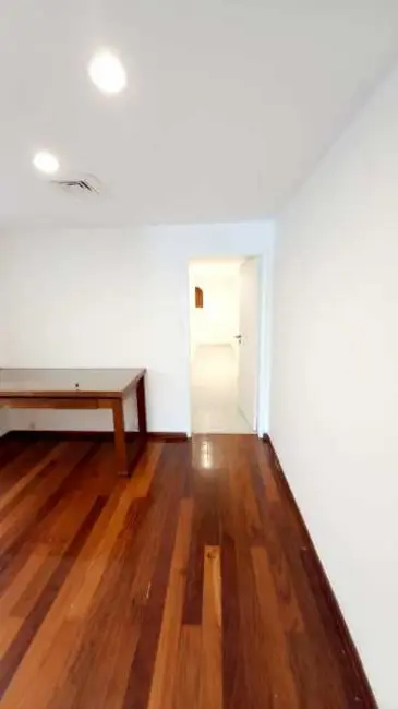 Apartamento com 4 quartos à venda e para alugar, 300m2 em Rio De Janeiro - RJ - imagem 9 Foto 9 de Apartamento com 4 quartos à venda e para alugar, 300m2 em Rio De Janeiro - RJ