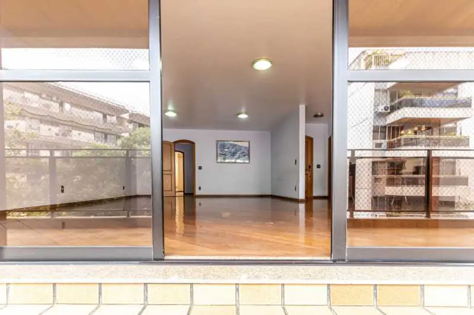 Apartamento com 4 quartos à venda, 220m2 em Rio De Janeiro - RJ - imagem 4 Foto 4 de Apartamento com 4 quartos à venda, 220m2 em Rio De Janeiro - RJ