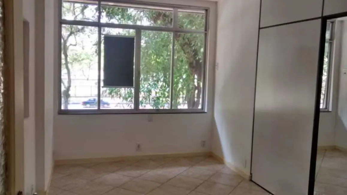 Foto 2 de Casa Comercial à venda, 77m2 em Rio De Janeiro - RJ