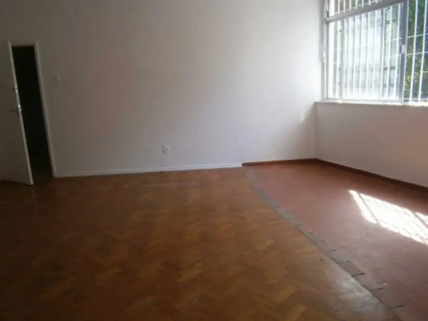 Apartamento com 3 quartos para alugar, 160m2 em Rio De Janeiro - RJ - imagem 4 Foto 4 de Apartamento com 3 quartos para alugar, 160m2 em Rio De Janeiro - RJ
