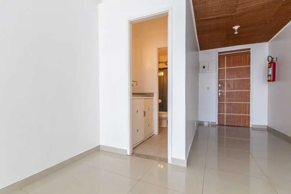 Sala Comercial à venda, 33m2 em Rio De Janeiro - RJ - imagem 7 Foto 7 de Sala Comercial à venda, 33m2 em Rio De Janeiro - RJ