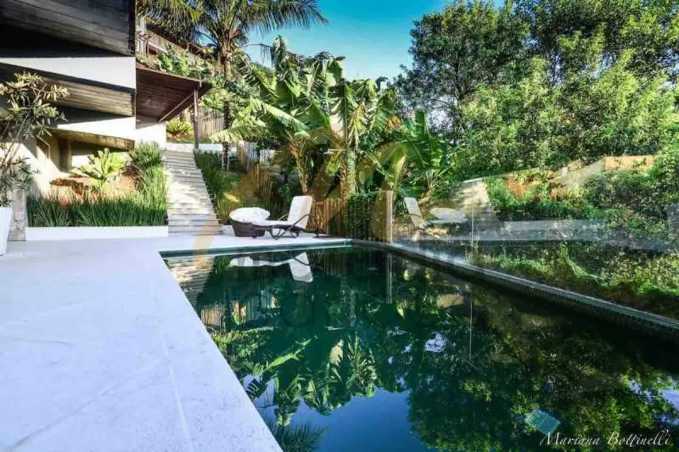 Foto 2 de Casa com 5 quartos para alugar, 250m2 em Armacao Dos Buzios - RJ