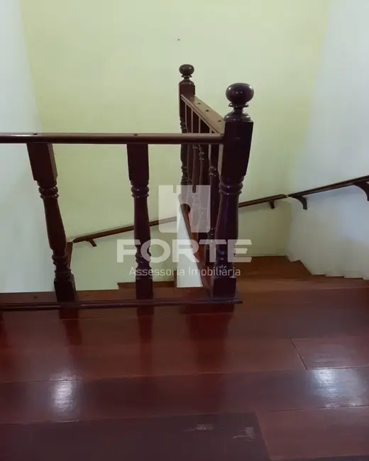 Casa com 4 quartos à venda e para alugar, 234m2 em Jardim Medina, Poa - SP - imagem 6 Foto 6 de Casa com 4 quartos à venda e para alugar, 234m2 em Jardim Medina, Poa - SP