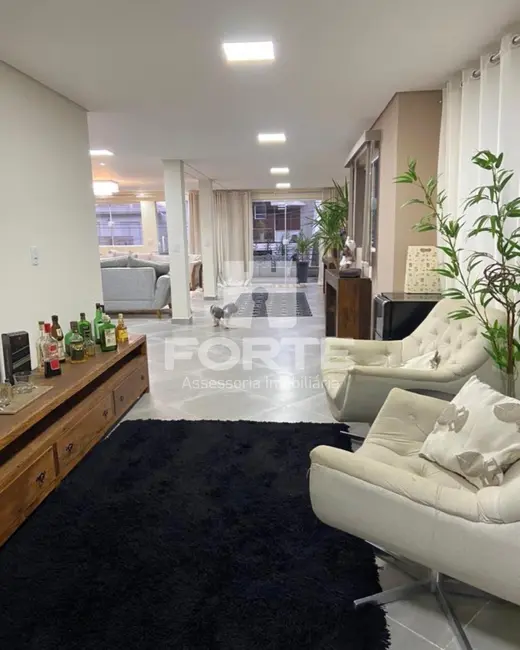 Foto 1 de Casa com 4 quartos à venda, 210m2 em Parque Residencial Itapeti, Mogi Das Cruzes - SP