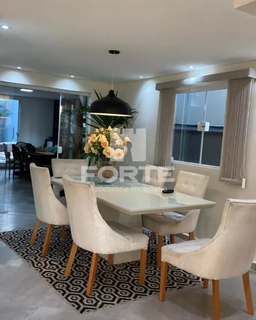 Foto 3 de Casa com 4 quartos à venda, 210m2 em Parque Residencial Itapeti, Mogi Das Cruzes - SP