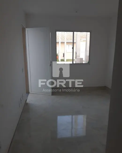 Foto 2 de Casa com 2 quartos à venda, 75m2 em Jardim Layr, Mogi Das Cruzes - SP