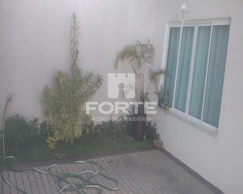Foto 1 de Casa com 3 quartos à venda, 300m2 em Villa Di Cesar, Mogi Das Cruzes - SP