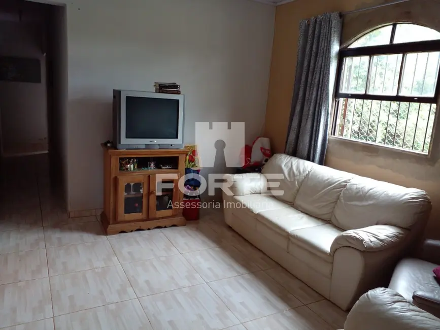 Chácara com 2 quartos à venda, 575m2 em Sao Roque - SP - imagem 3 Foto 3 de Chácara com 2 quartos à venda, 575m2 em Sao Roque - SP