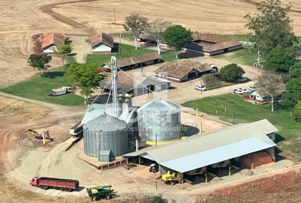 Foto 3 de Fazenda / Haras com 3 quartos à venda, 1722m2 em Tomazina - PR