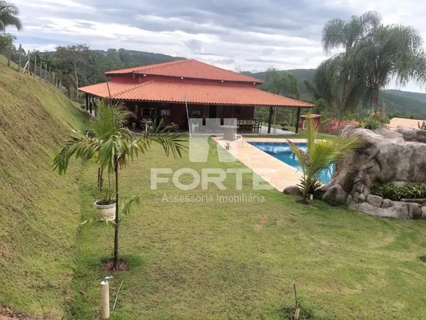 Foto 1 de Chácara com 3 quartos à venda, 212m2 em Guararema - SP