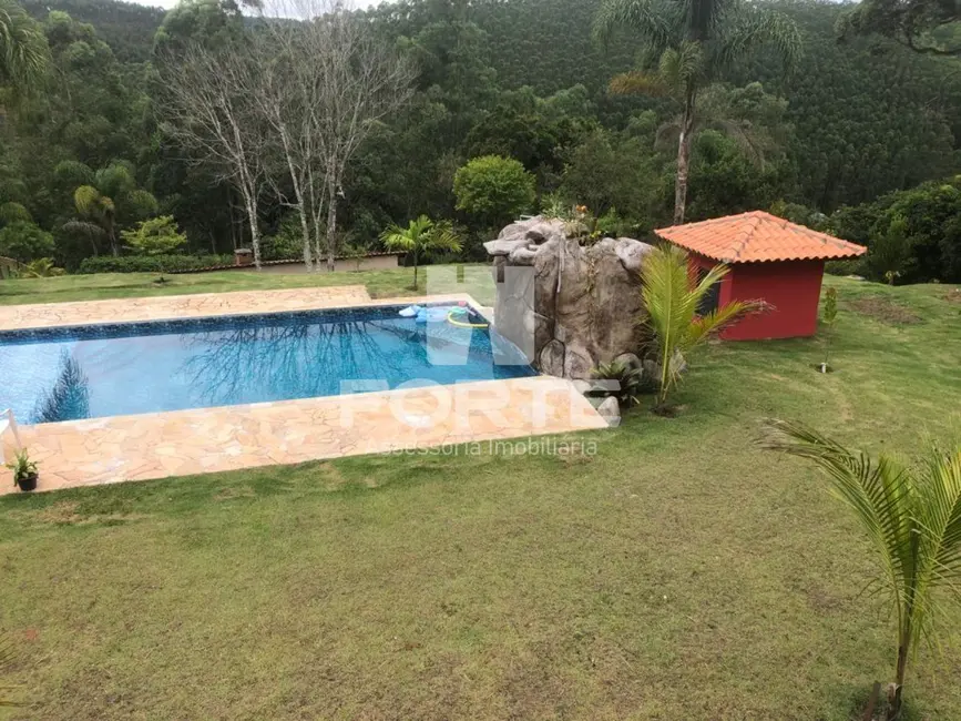 Foto 2 de Chácara com 3 quartos à venda, 212m2 em Guararema - SP