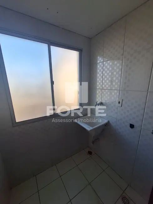 Foto 4 de Apartamento com 2 quartos para alugar, 48m2 em Conjunto Residencial do Bosque, Mogi Das Cruzes - SP