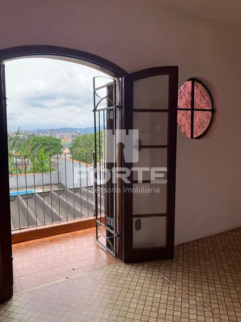 Casa com 3 quartos à venda, 420m2 em Vila Caputera, Mogi Das Cruzes - SP - imagem 4 Foto 4 de Casa com 3 quartos à venda, 420m2 em Vila Caputera, Mogi Das Cruzes - SP