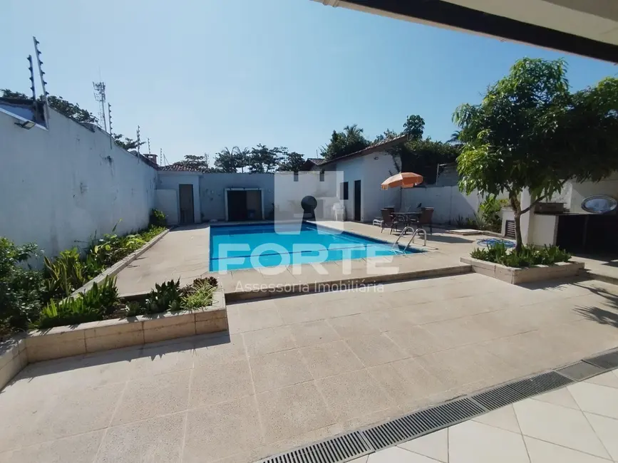 Casa com 5 quartos à venda, 400m2 em Jardim Virgínia, Guaruja - SP - imagem 4 Foto 4 de Casa com 5 quartos à venda, 400m2 em Jardim Virgínia, Guaruja - SP