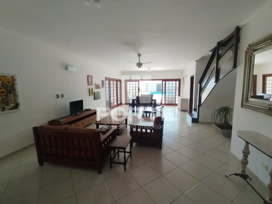 Casa com 5 quartos à venda, 400m2 em Jardim Virgínia, Guaruja - SP - imagem 6 Foto 6 de Casa com 5 quartos à venda, 400m2 em Jardim Virgínia, Guaruja - SP