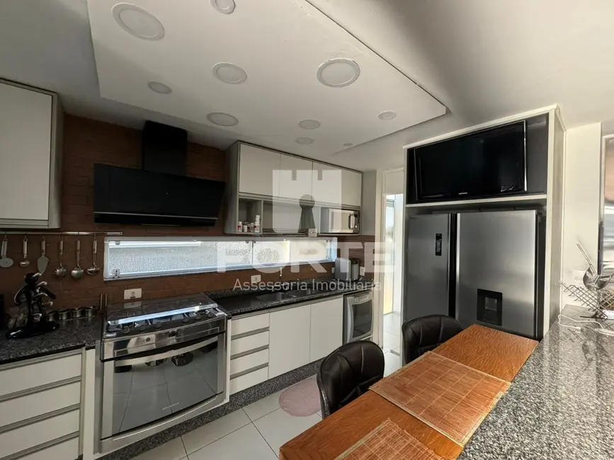 Foto 8 de Casa de Condomínio com 3 quartos à venda, 230m2 em Fazenda Rodeio, Mogi Das Cruzes - SP