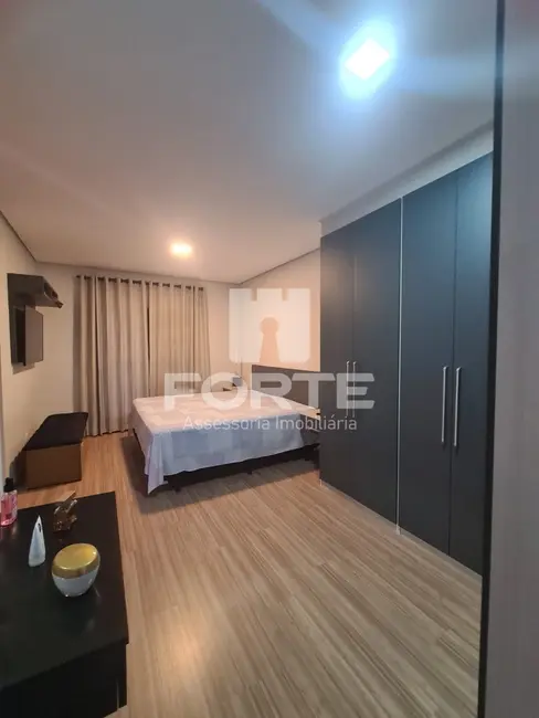 Foto 2 de Casa com 3 quartos à venda, 225m2 em Cézar de Souza, Mogi Das Cruzes - SP