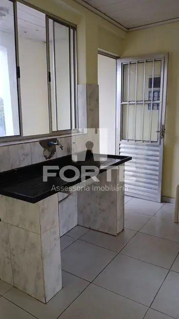 Casa com 1 quarto para alugar, 40m2 em Jardim Náutico, Mogi Das Cruzes - SP - imagem 1 Foto 1 de Casa com 1 quarto para alugar, 40m2 em Jardim Náutico, Mogi Das Cruzes - SP
