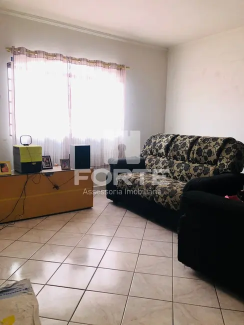 Casa com 3 quartos à venda, 250m2 em Jardim Náutico, Mogi Das Cruzes - SP - imagem 9 Foto 9 de Casa com 3 quartos à venda, 250m2 em Jardim Náutico, Mogi Das Cruzes - SP