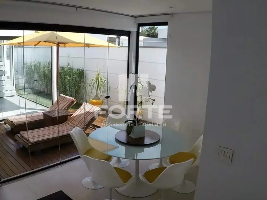 Casa com 3 quartos para alugar, 260m2 em Botujuru, Mogi Das Cruzes - SP - imagem 3 Foto 3 de Casa com 3 quartos para alugar, 260m2 em Botujuru, Mogi Das Cruzes - SP