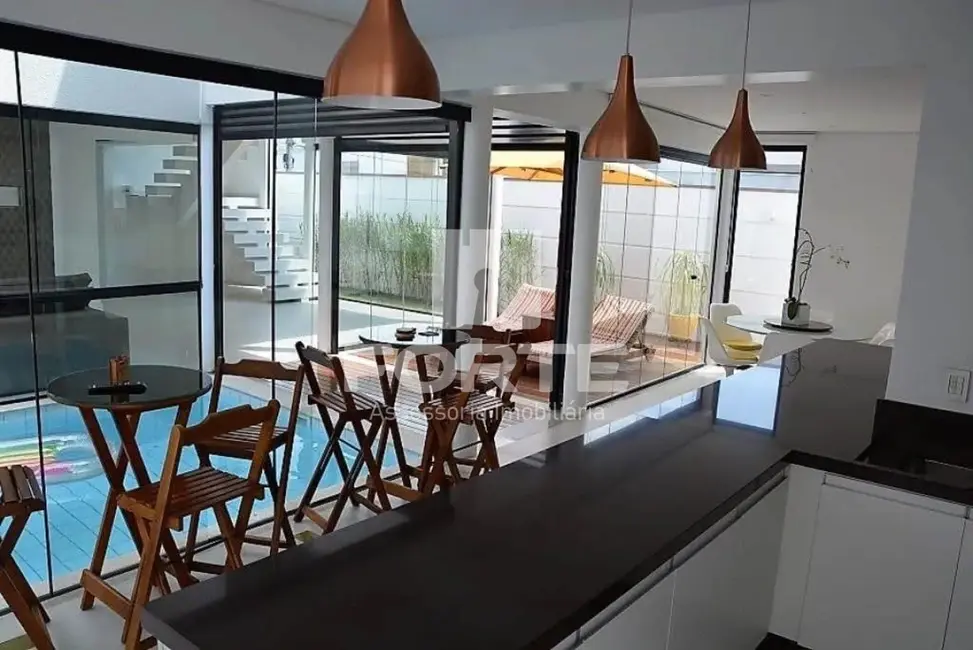 Casa com 3 quartos para alugar, 260m2 em Botujuru, Mogi Das Cruzes - SP - imagem 2 Foto 2 de Casa com 3 quartos para alugar, 260m2 em Botujuru, Mogi Das Cruzes - SP