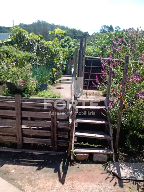 Chácara com 3 quartos à venda, 250m2 em Jardim Aracy, Mogi Das Cruzes - SP - imagem 9 Foto 9 de Chácara com 3 quartos à venda, 250m2 em Jardim Aracy, Mogi Das Cruzes - SP