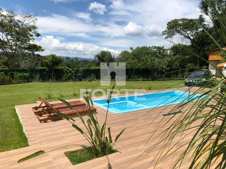 Chácara com 4 quartos para alugar, 350m2 em Canjicas, Aruja - SP - imagem 7 Foto 7 de Chácara com 4 quartos para alugar, 350m2 em Canjicas, Aruja - SP