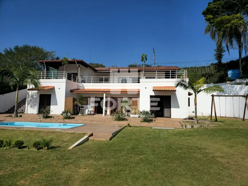 Foto 1 de Chácara com 4 quartos para alugar, 350m2 em Canjicas, Aruja - SP